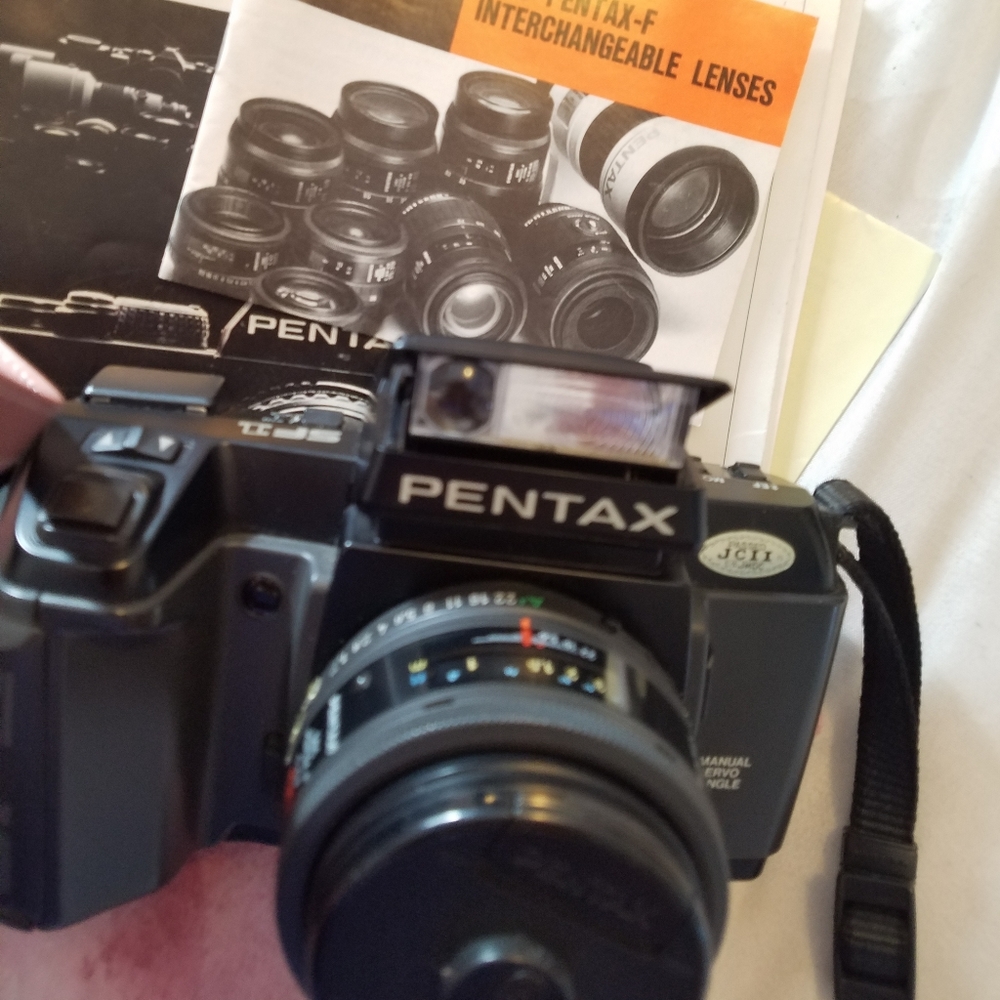 Pentax 35mm SFL Camera - Picture 6 of 7